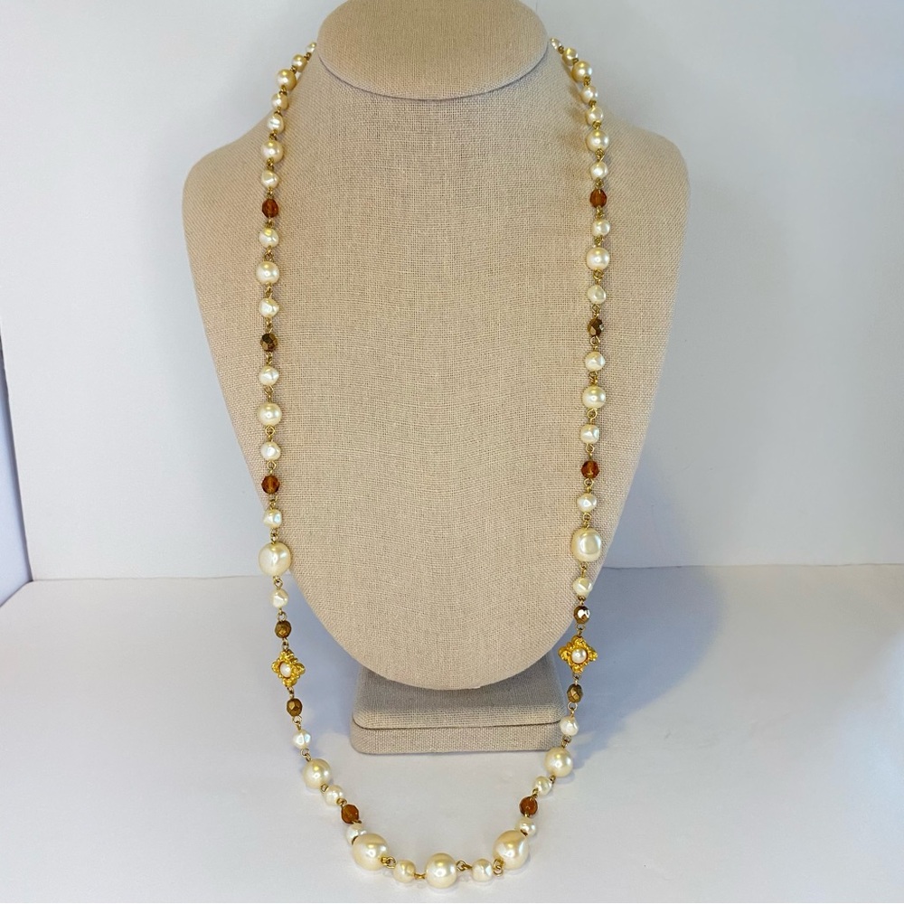 Liz Claiborne Faux Pearl Station Necklace Gold‎ Tone